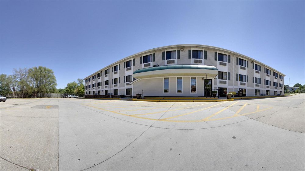 Super 8 By Wyndham Iowa City/Coralville Exterior foto